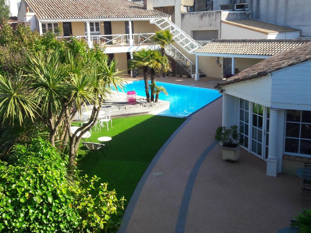 Le Manoir De L'Antiquite Hotell Challans Exteriör bild